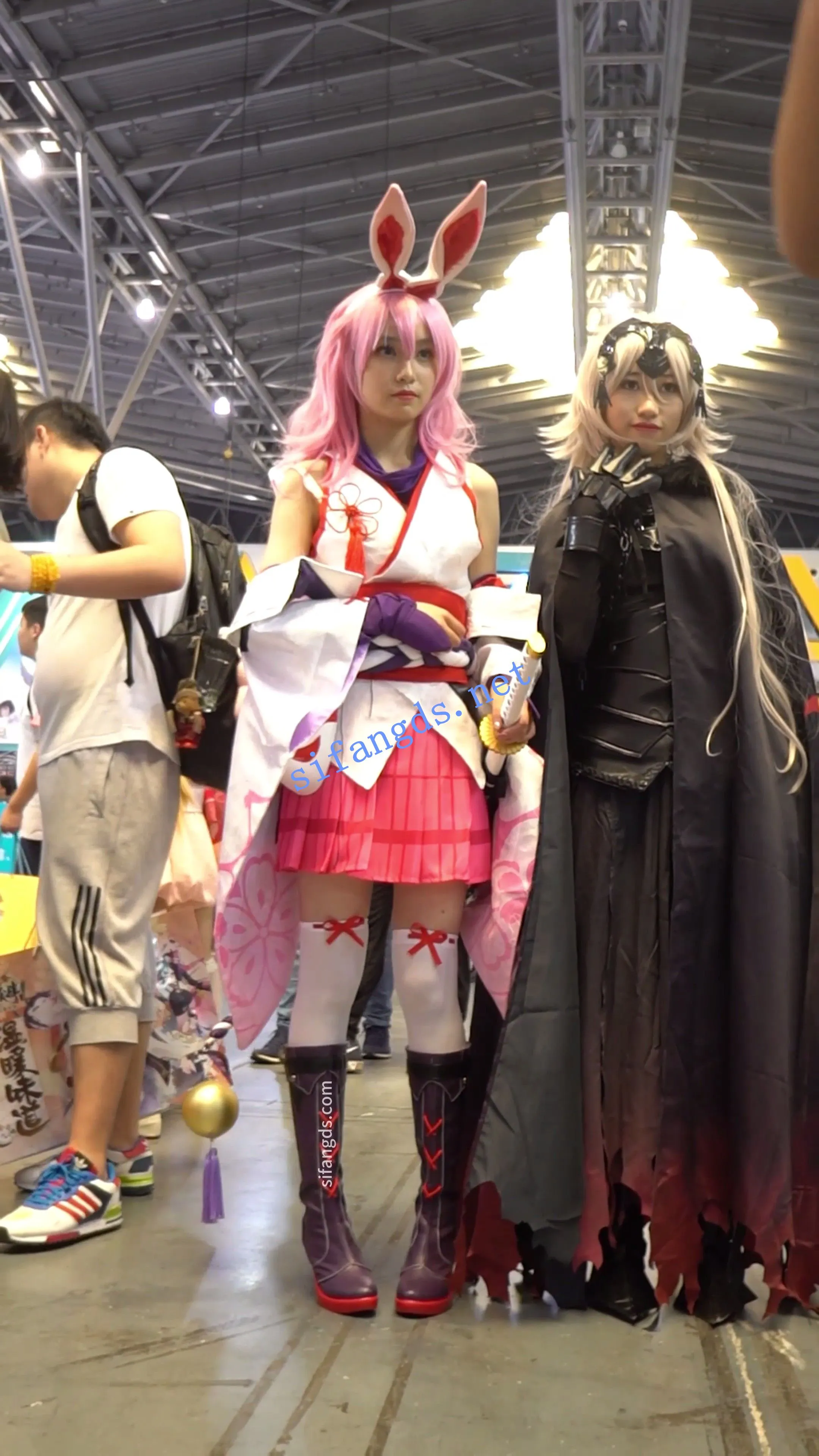 【xxn-155】兔耳制服美女逛展被围拍..抄底浅蓝内带翅膀