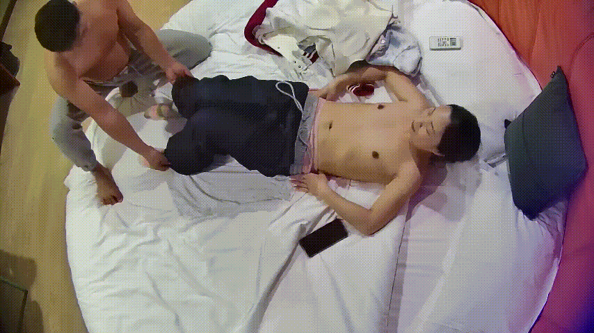 情趣台 10-27 应该是偷情没跑 大哥一进来就忍不住了 少妇也是欣喜配合得很 不是正常夫妻表现